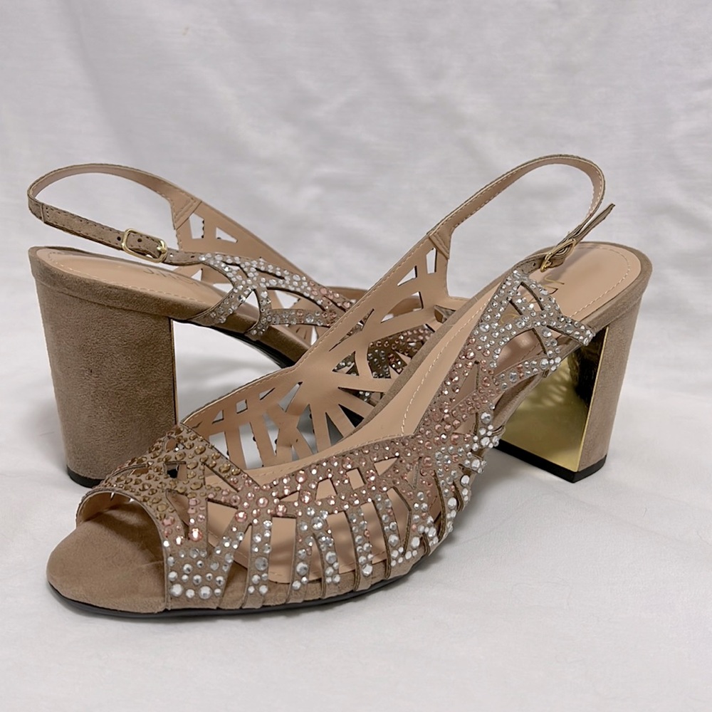 J. Renee Tahira beige rhinestone sandals like new size 10M